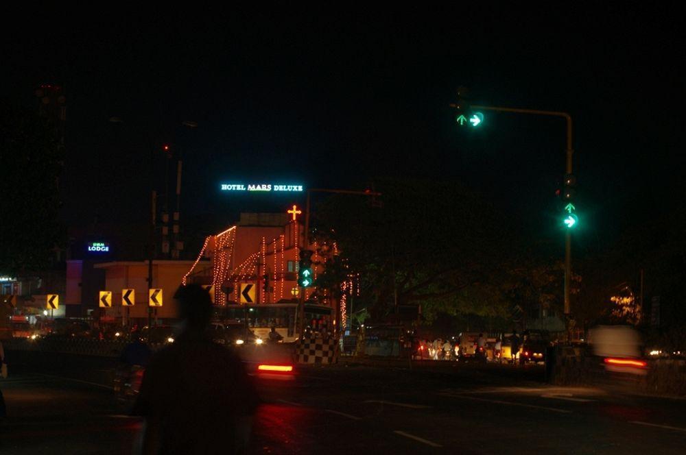 Deluxe Hotel Chennai Exterior foto