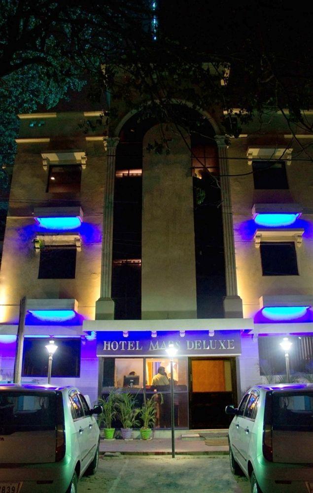 Deluxe Hotel Chennai Exterior foto