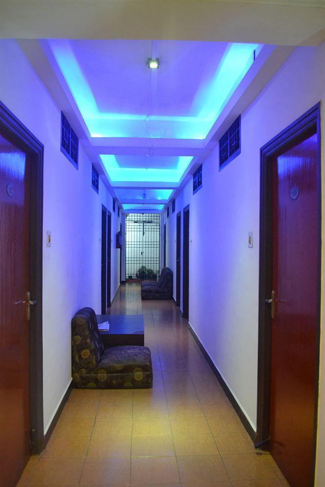 Deluxe Hotel Chennai Exterior foto