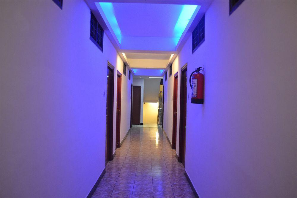 Deluxe Hotel Chennai Exterior foto
