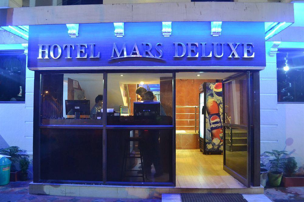 Deluxe Hotel Chennai Exterior foto