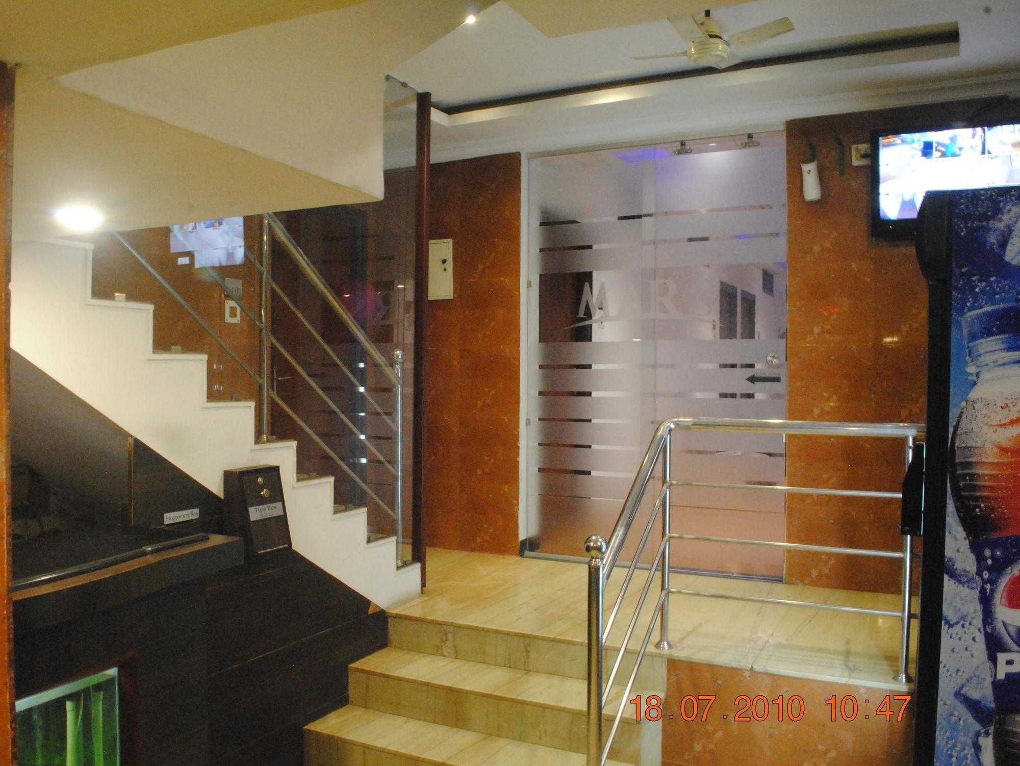 Deluxe Hotel Chennai Exterior foto