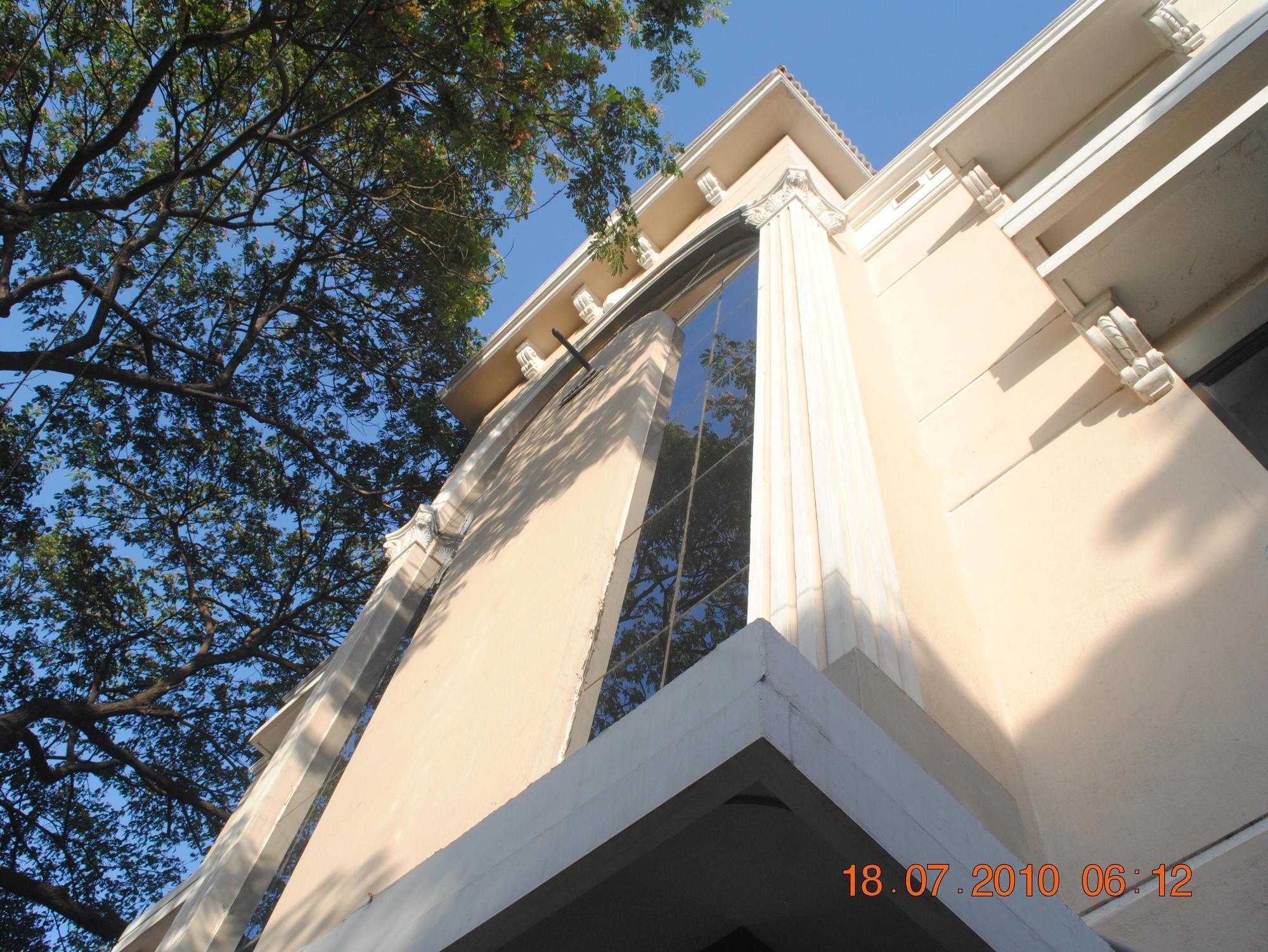 Deluxe Hotel Chennai Exterior foto