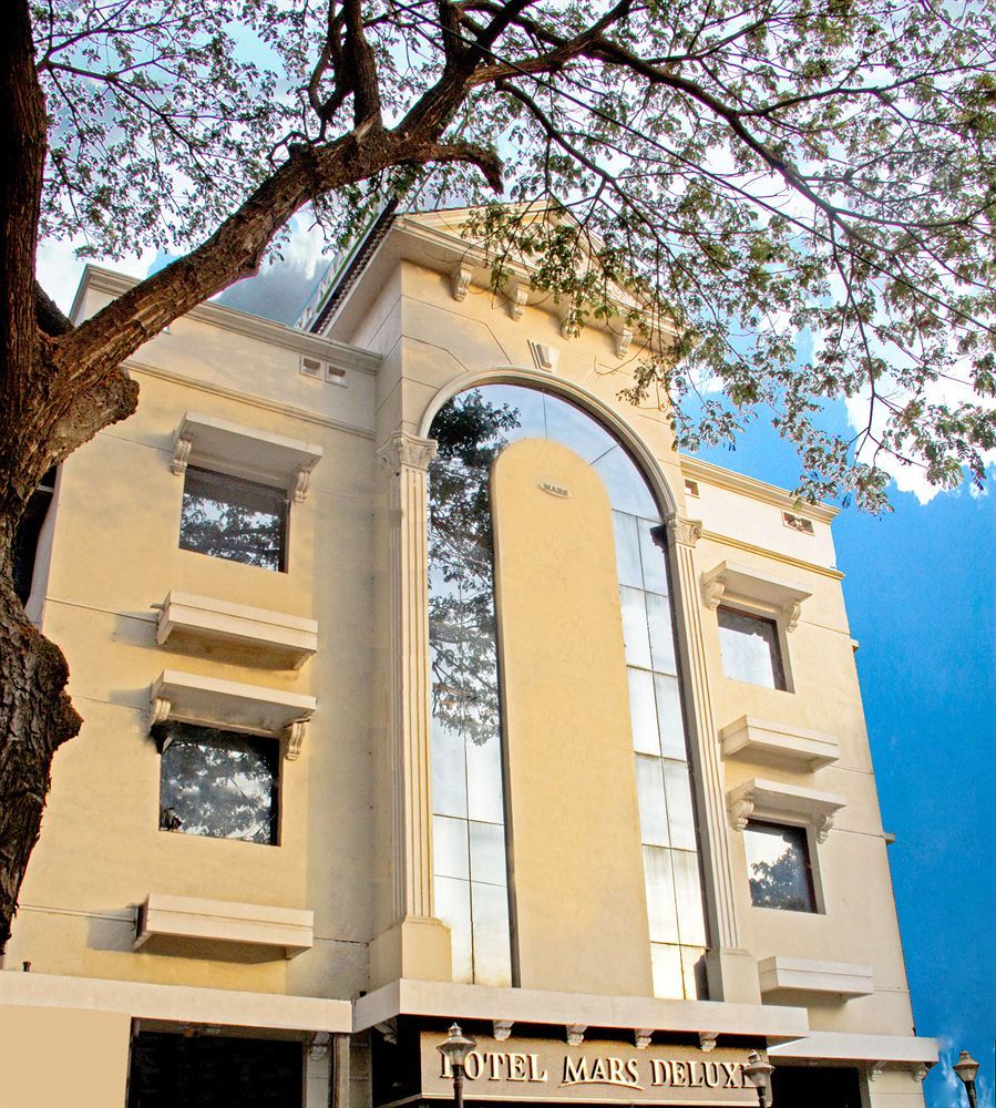 Deluxe Hotel Chennai Exterior foto