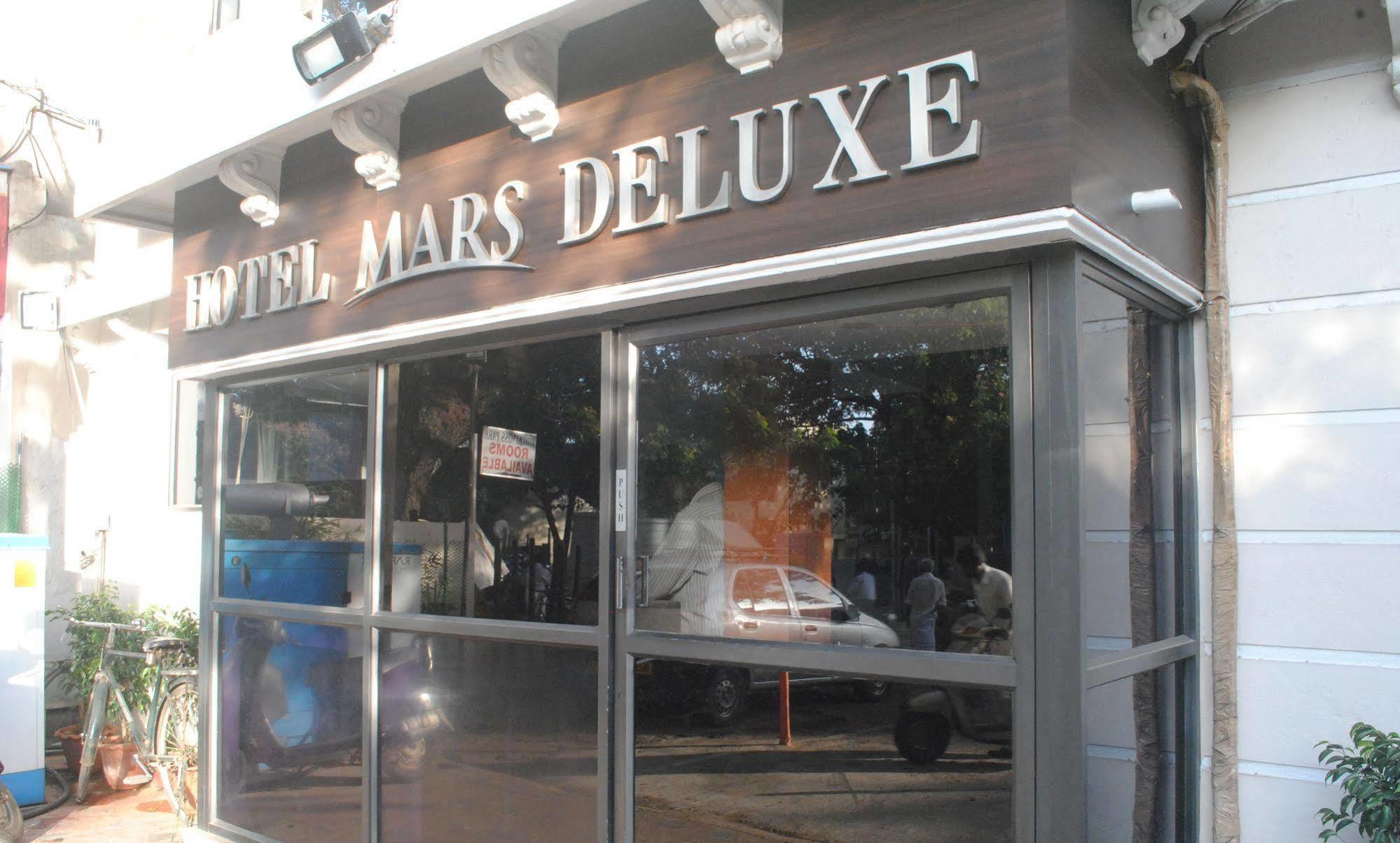 Deluxe Hotel Chennai Exterior foto