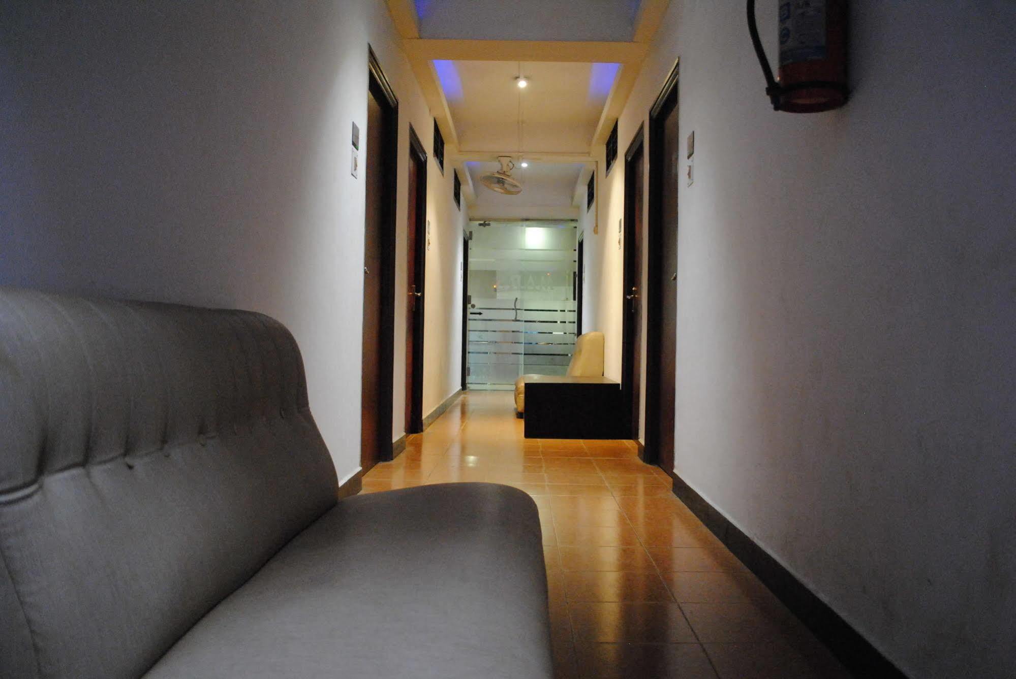 Deluxe Hotel Chennai Exterior foto