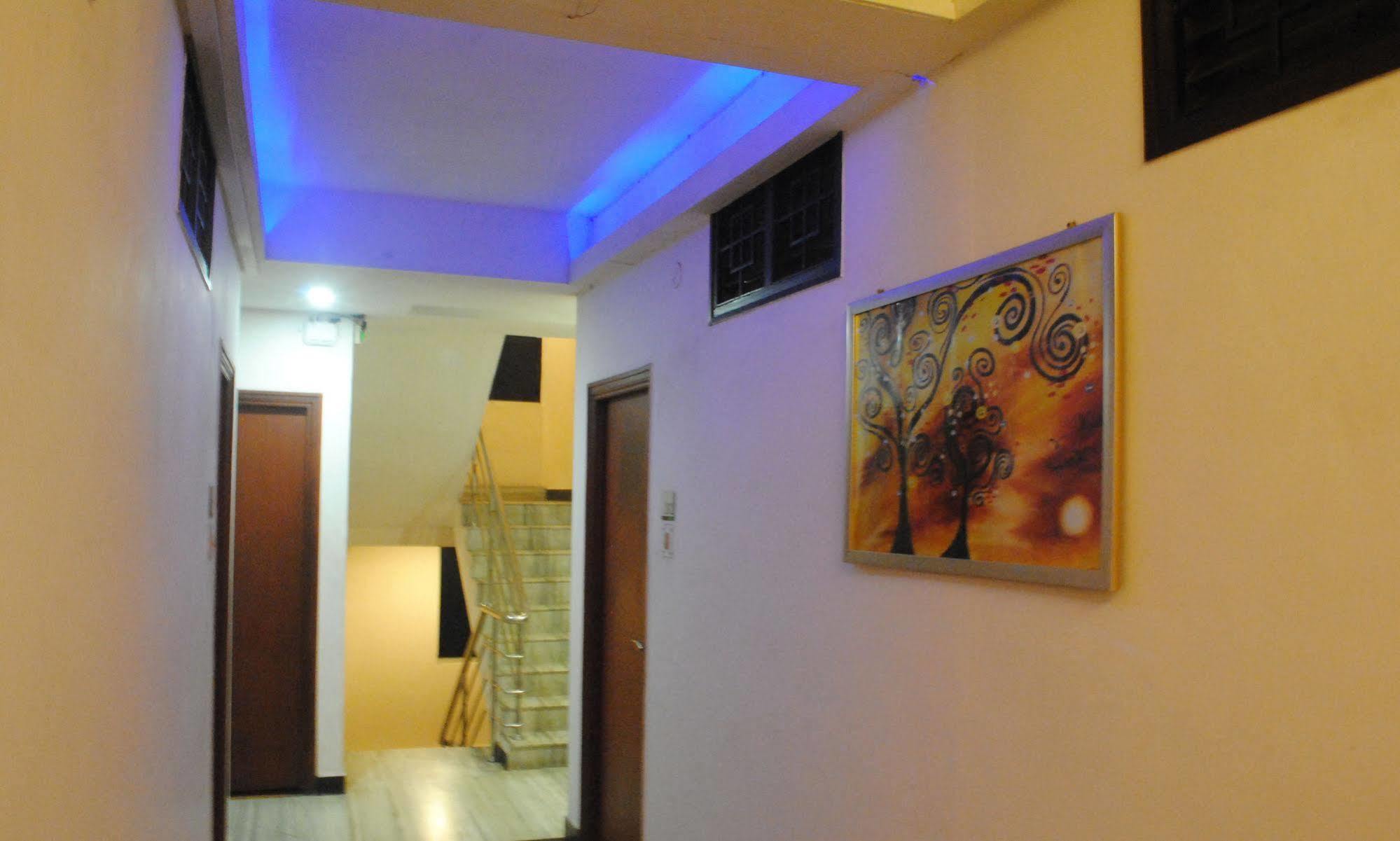 Deluxe Hotel Chennai Exterior foto