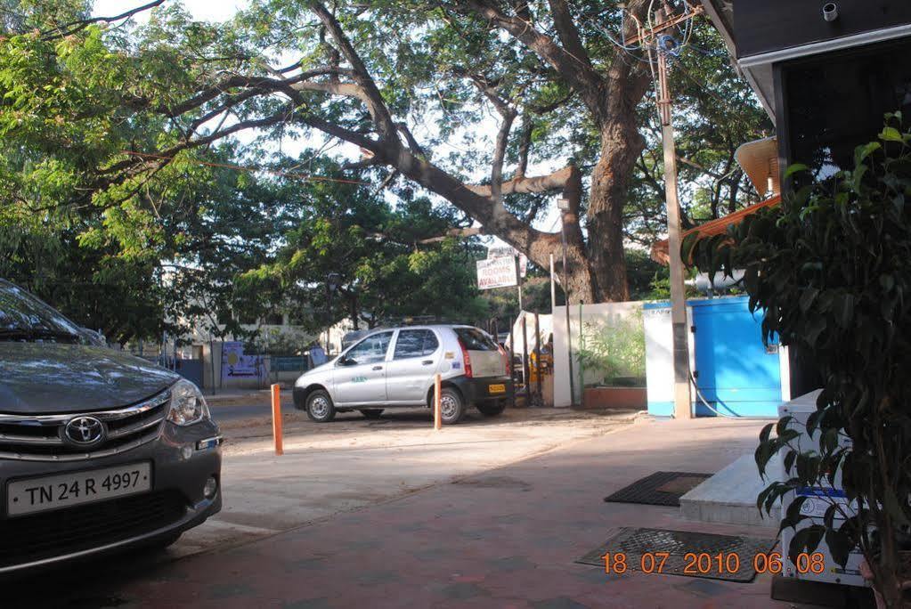 Deluxe Hotel Chennai Exterior foto